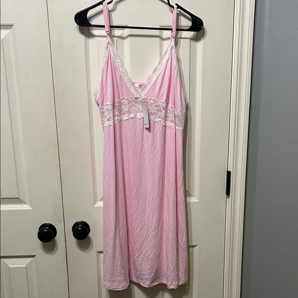 Chic Pink Lace Chemise